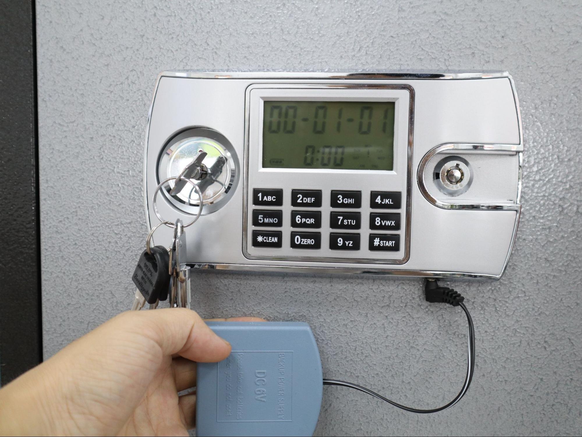 Ảnh minh họa Két sắt hết pin phải làm sao - Hình 1