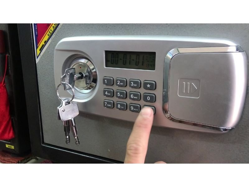 Ảnh minh họa Két sắt hết pin phải làm sao - Hình 3