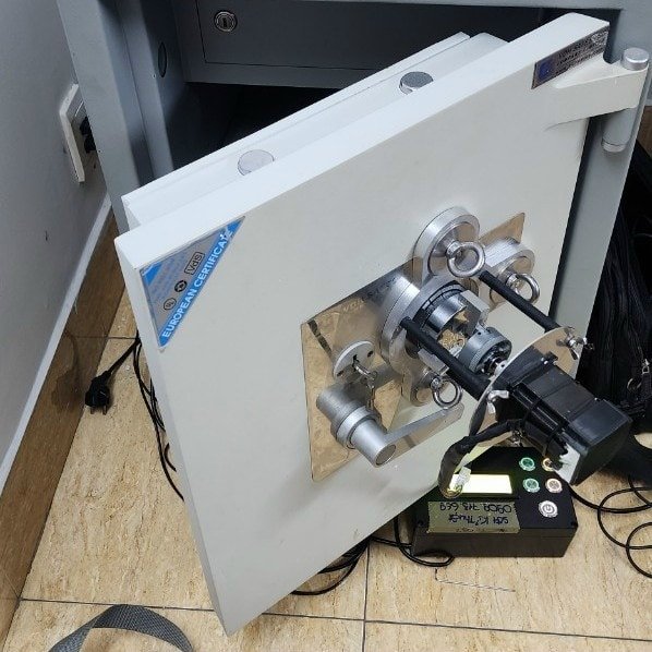 Ảnh minh họa Thợ mở khóa két sắt quận 4 - Hình 2 Ảnh minh họa Thợ mở khóa két sắt quận 4 - Hình 2