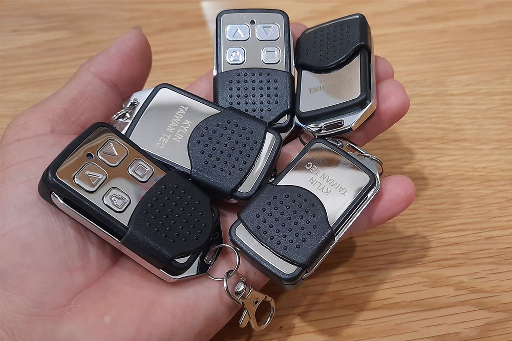 Ảnh minh họa Cửa cuốn mất hết remote phải làm sao - Hình 1