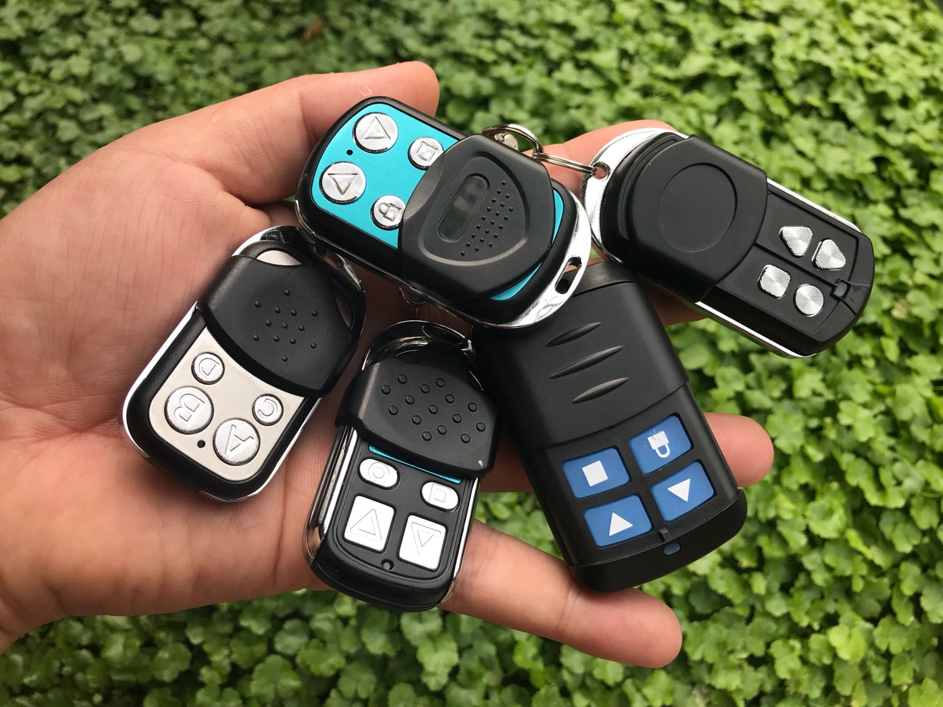 Ảnh minh họa Làm remote cửa cuốn giá bao nhiêu - Hình 2