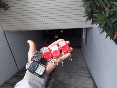 Ảnh minh họa Làm remote cửa cuốn giá bao nhiêu - Hình 4