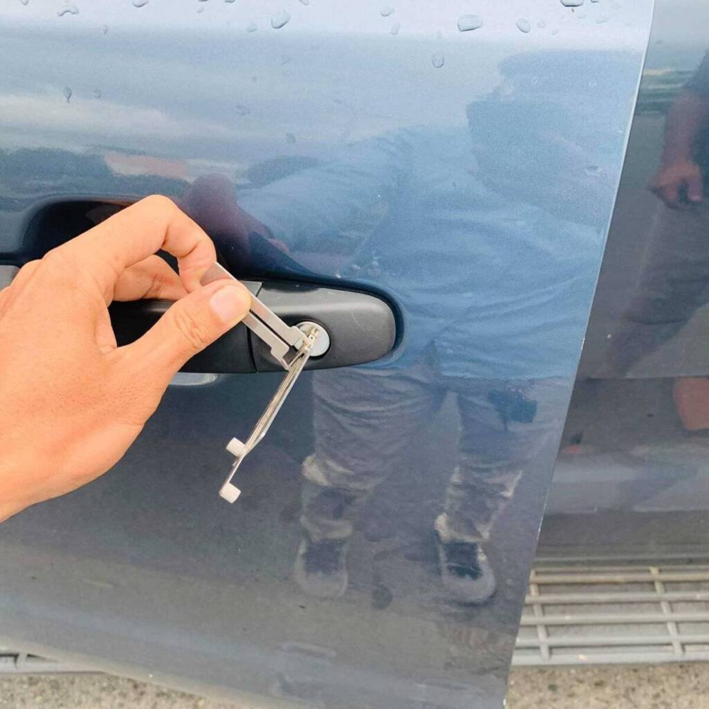 Ảnh minh họa Mở khóa ô tô giá bao nhiêu - Hình 3