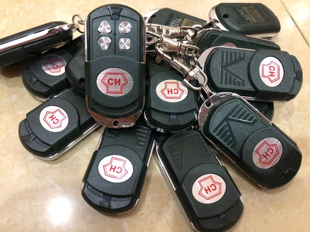 Ảnh minh họa Thợ làm remote cửa cuốn uy tín - Hình 2
